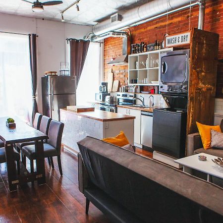 Hip Heritage Main Floor Flat In Downtown District Belleville Exterior foto